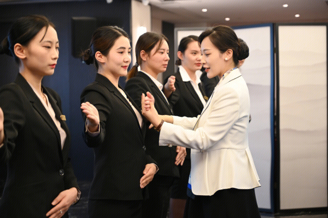 提升專業形象，鑄就會展服務新標桿——探析禮儀管家服務與培訓